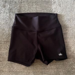 Alo 3” High Waisted Bike Shorts Black Medium